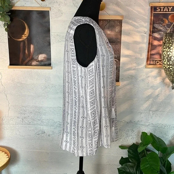 St. johns bay blue and white tank top size large - Picture 4 of 9